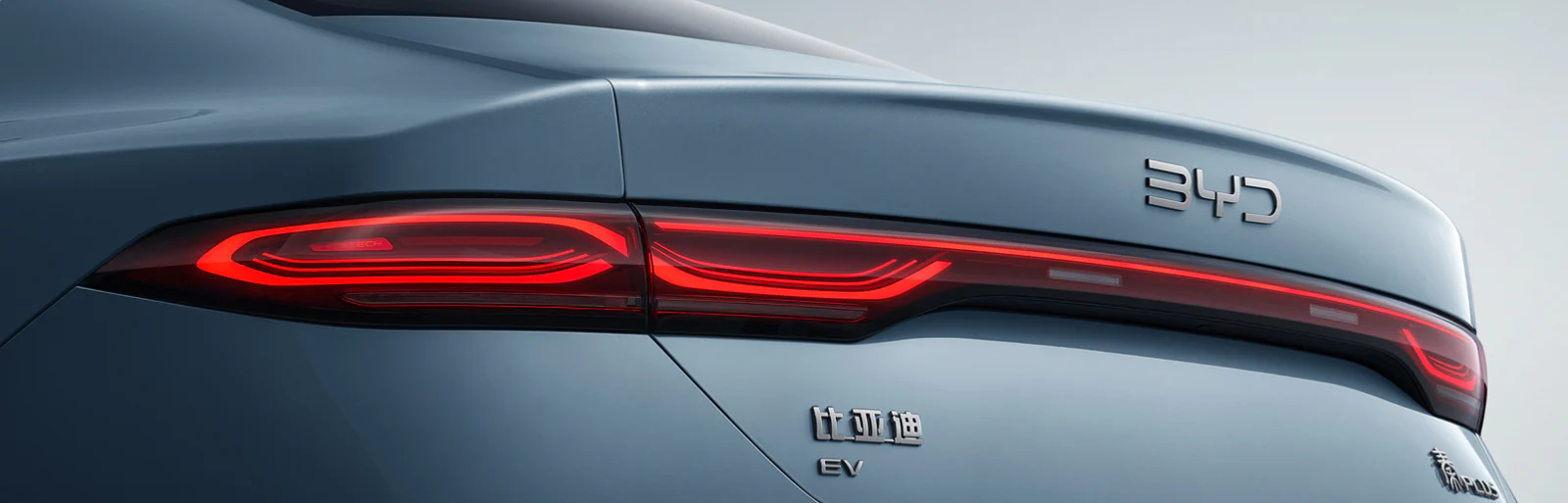 BYD Qin PLUS EV — samochód w codziennym otoczeniu