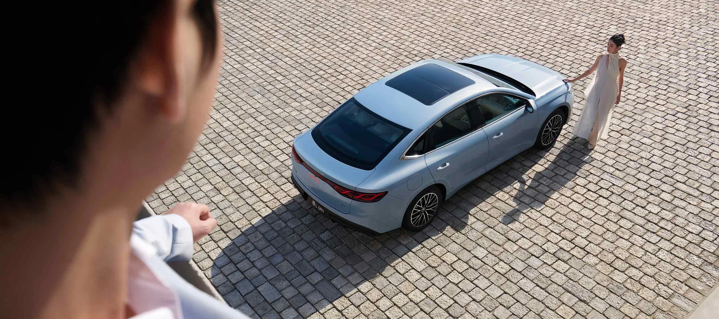 BYD Qin L DM-i — samochód w codziennym otoczeniu