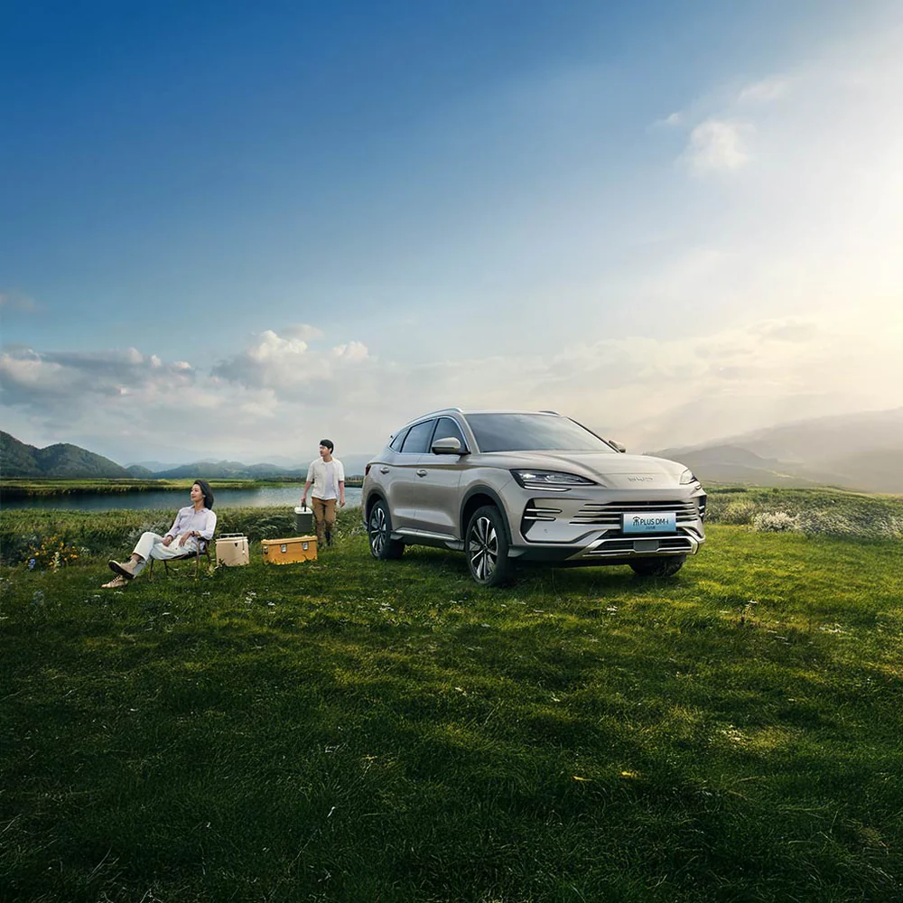 BYD Song PLUS DM-i — samochód w codziennym otoczeniu