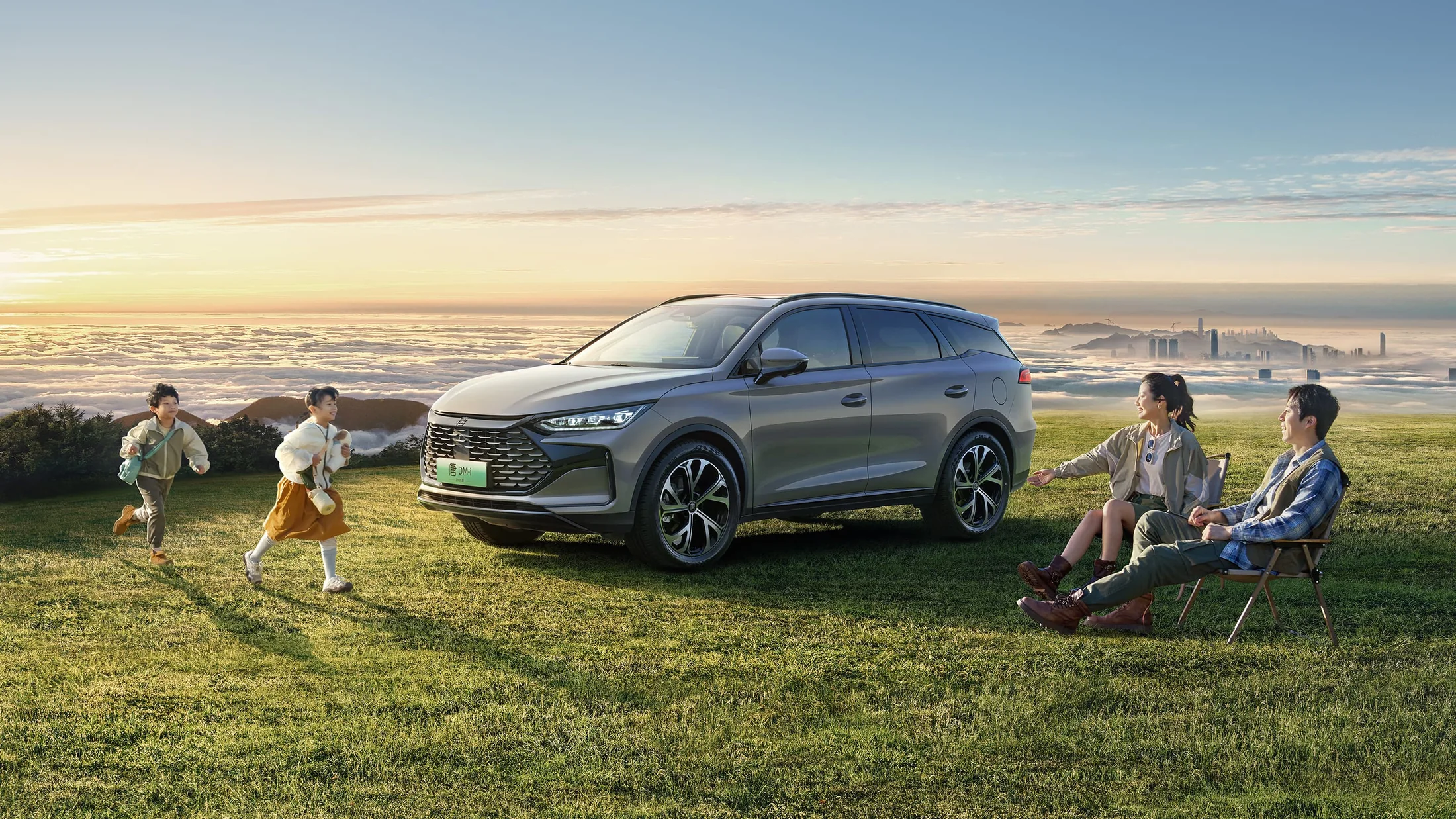 BYD Tang DM-i — samochód w codziennym otoczeniu