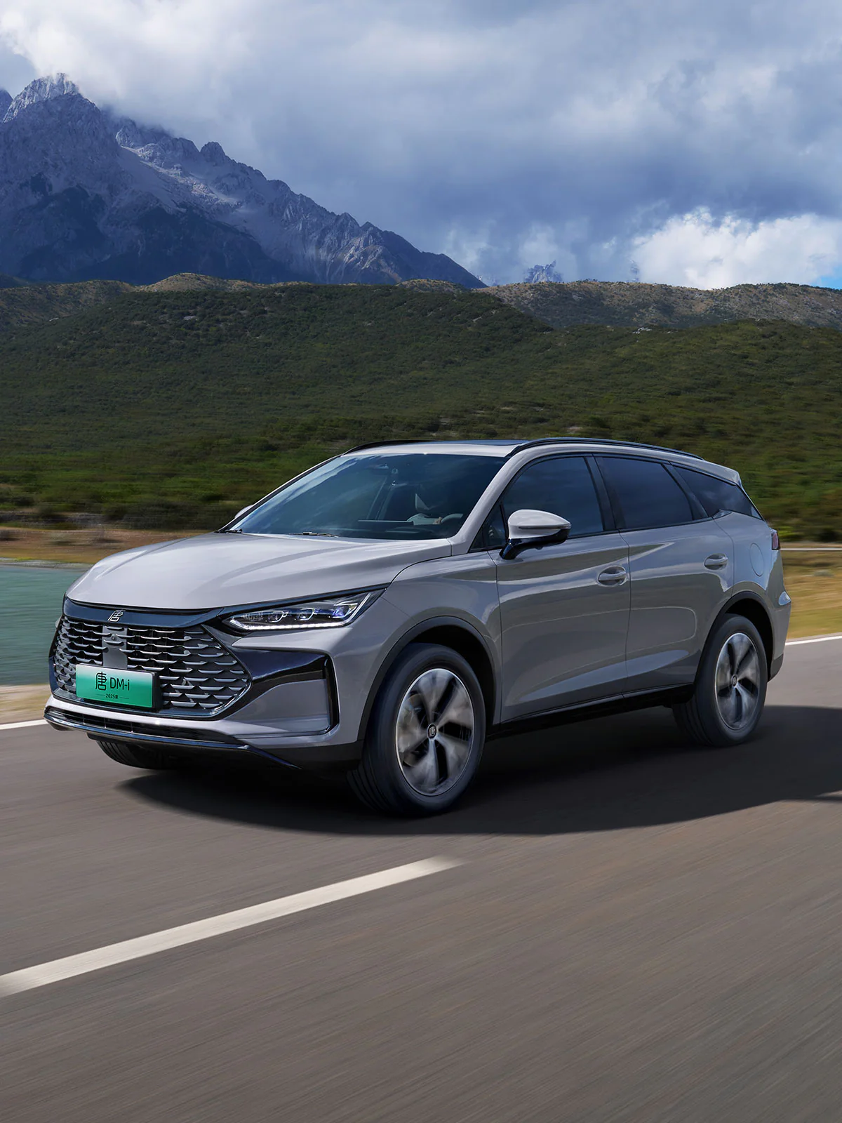 BYD Tang DM-i — ujęcie z galerii modelu