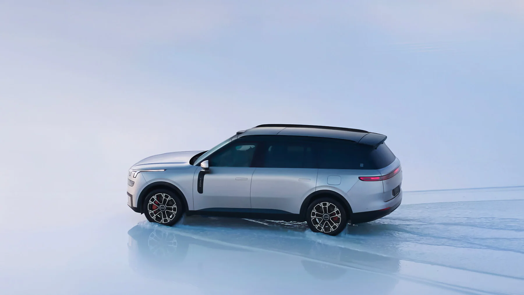 Lynk & Co 900 — fotografia nadwozia